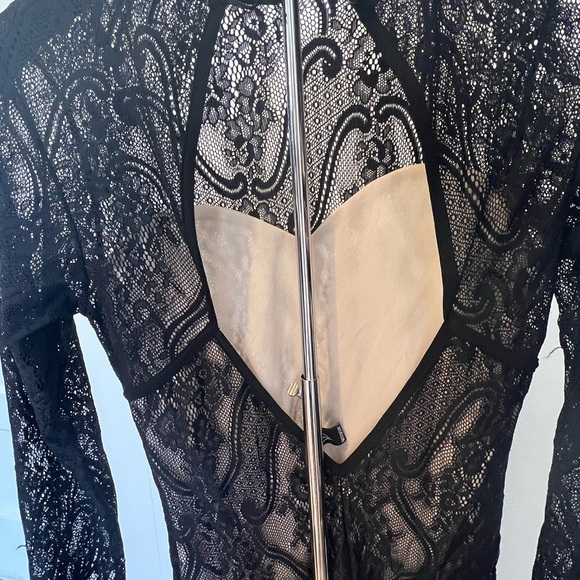 Black lace dress 
Large 
From Windsor - Picture 9 of 10